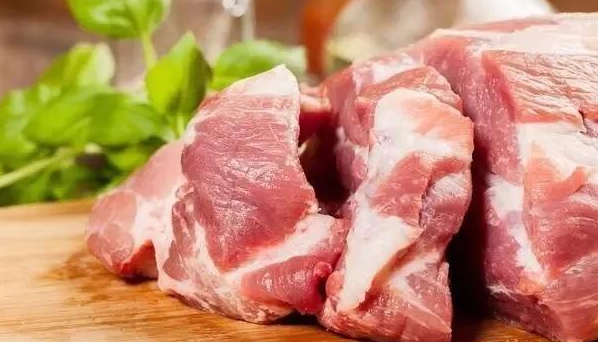 买猪肉买哪个部位好？养猪人告诉你前腿肉和后腿肉的差别