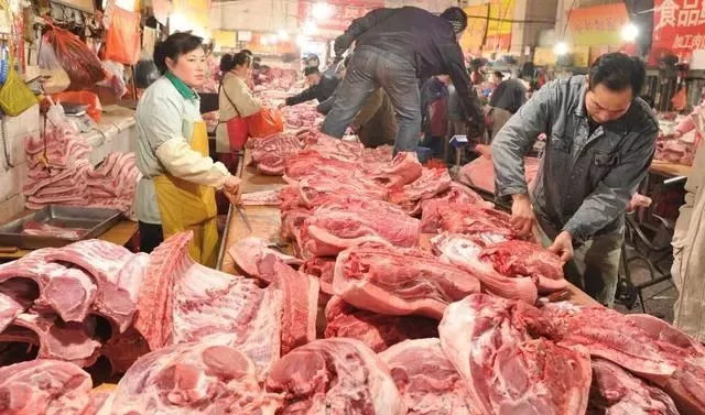 屠宰企业集中出肉 市场猪少肉多局面继续维持