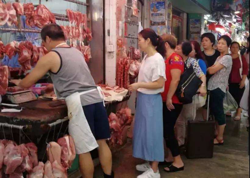 香港肉价高企还要排队 供应量不及平常一半，內地供港活猪量持续不足