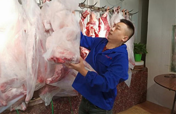 乌鲁木齐市民点赞市级储备肉投放，市民们争相购买！