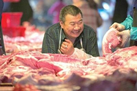 储备与进口冻猪肉相继入市 猪周期要凉?养猪人怎么办？