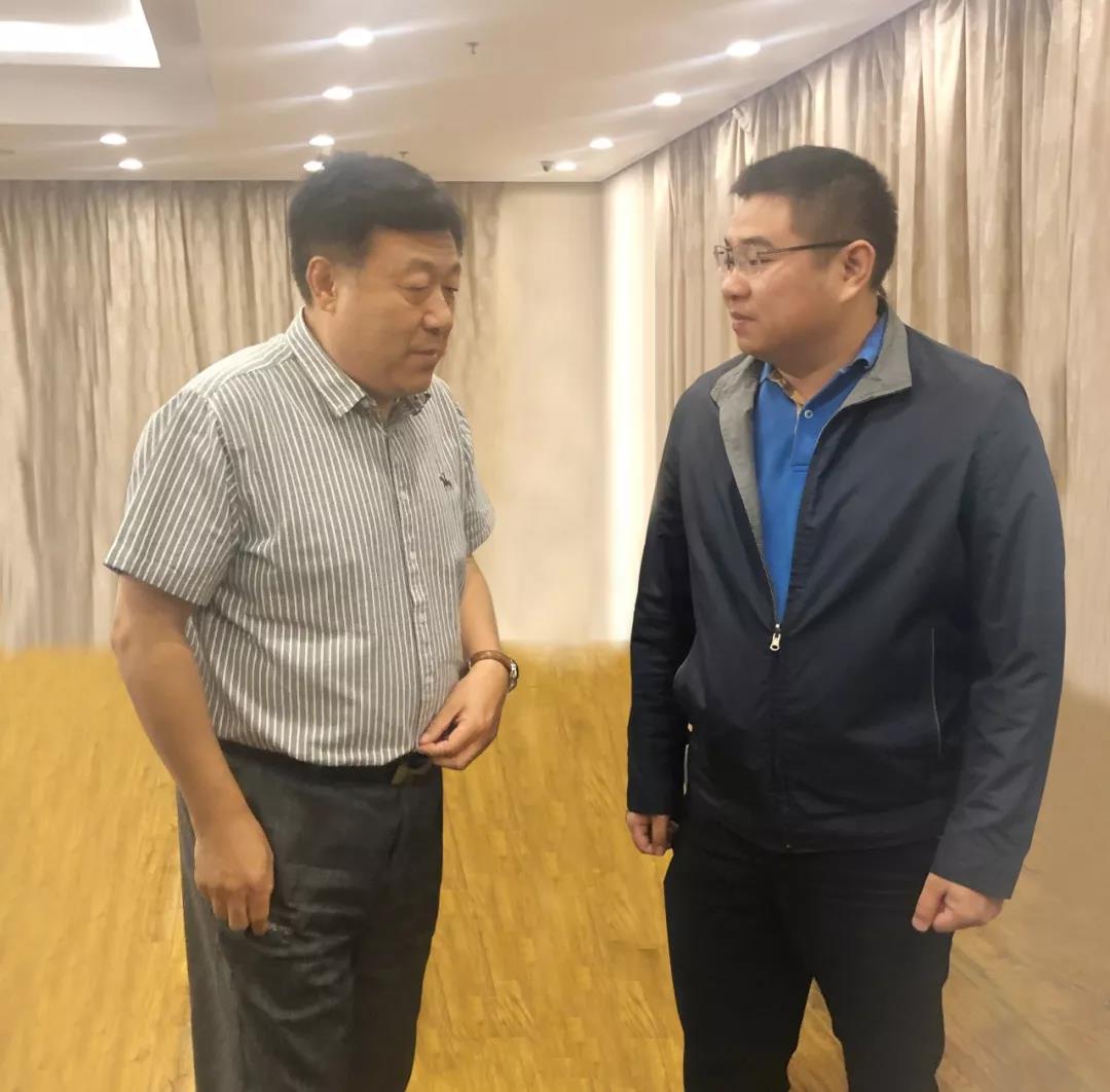 　农业农村部副部长于康震与正邦科技总经理林峰亲切交流