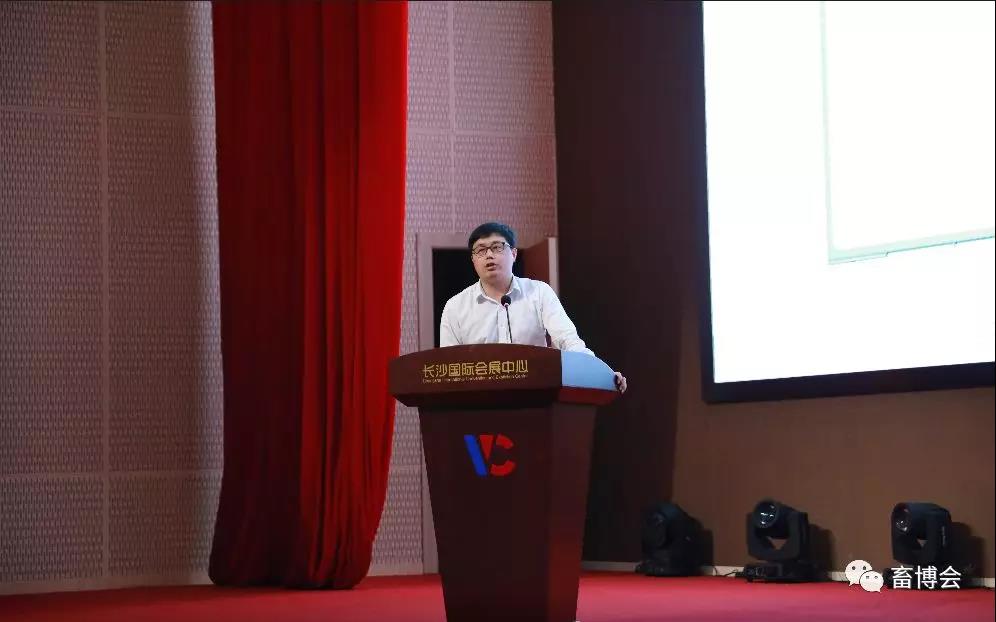 北京名洋会展集团李黎敏先生讲解并演示畜博会订展系统 　　