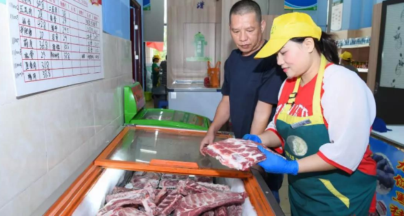 市民平价超市选猪肉