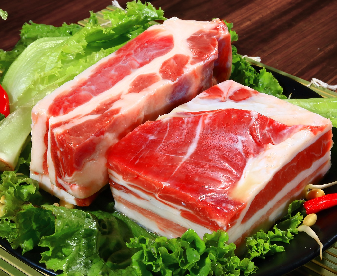 据说进口猪肉一直在不断的进入市场 年前猪肉价格会降低吗？