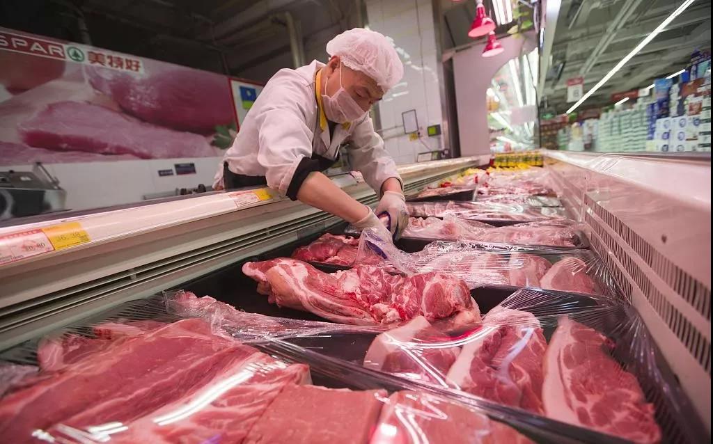 生猪产能恢复、冻肉上市增大，猪肉价格本月出现“真摔”