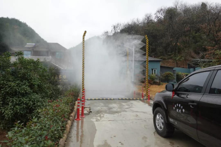　车辆要先经过消毒才能进入