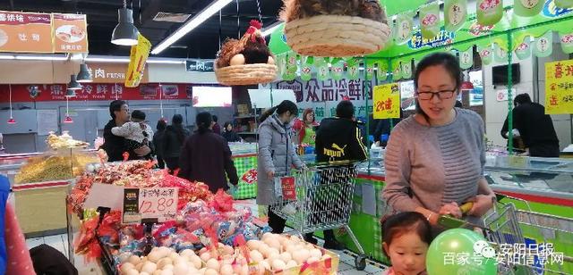 李家庄蔬菜市场内，一片忙碌景象