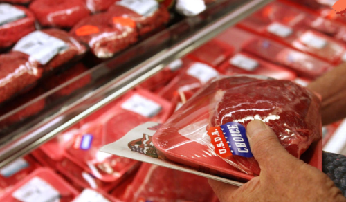 大型屠宰场接连关闭 美国猪牛肉价格猛涨