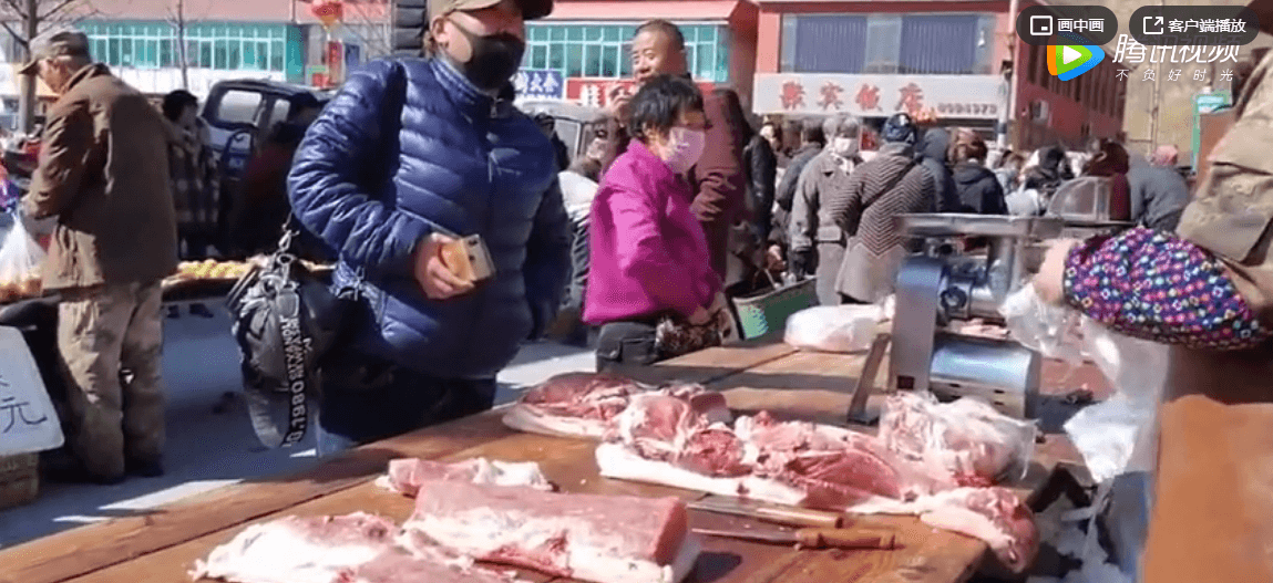 生猪价格不断下跌，为何猪肉价格降幅却很小？
