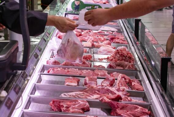 深圳猪肉价格止跌回涨，市民消费意愿走低，商家调整肉类供应策略