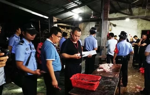 会昌捣毁一处生猪私屠滥宰窝点，查获肉品660公斤，生猪7头，涉案人员16人！