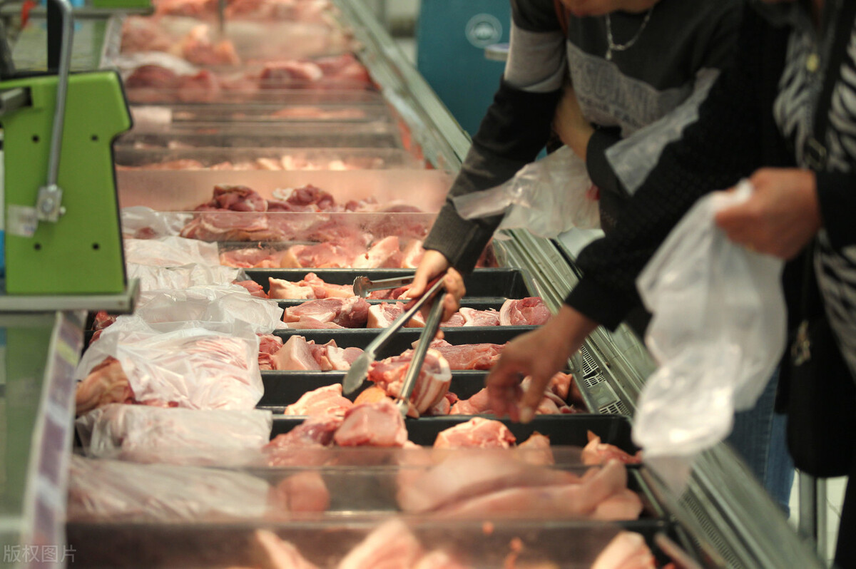 进口肉暴涨74%，全年恐突破400万吨，为何猪肉价格依然很贵