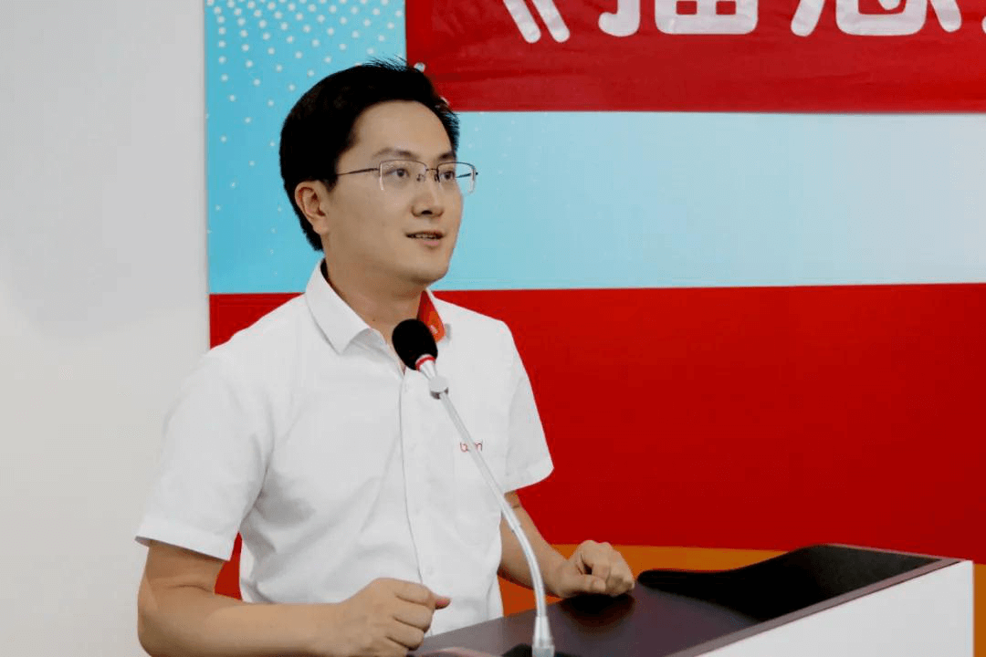 采购中心林鸿盛代表员工进行发言