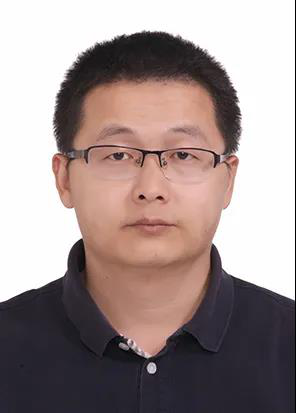 颜忠 博士，新希望六和 　　