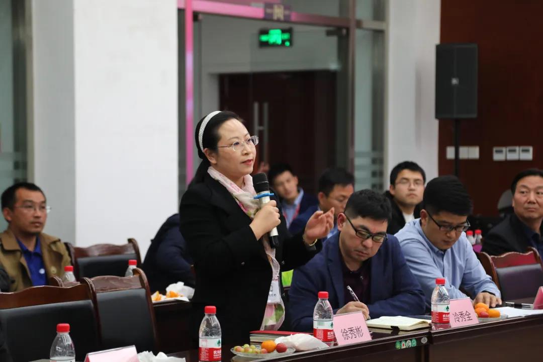 榕石学院师生一行莅临特驱集团交流