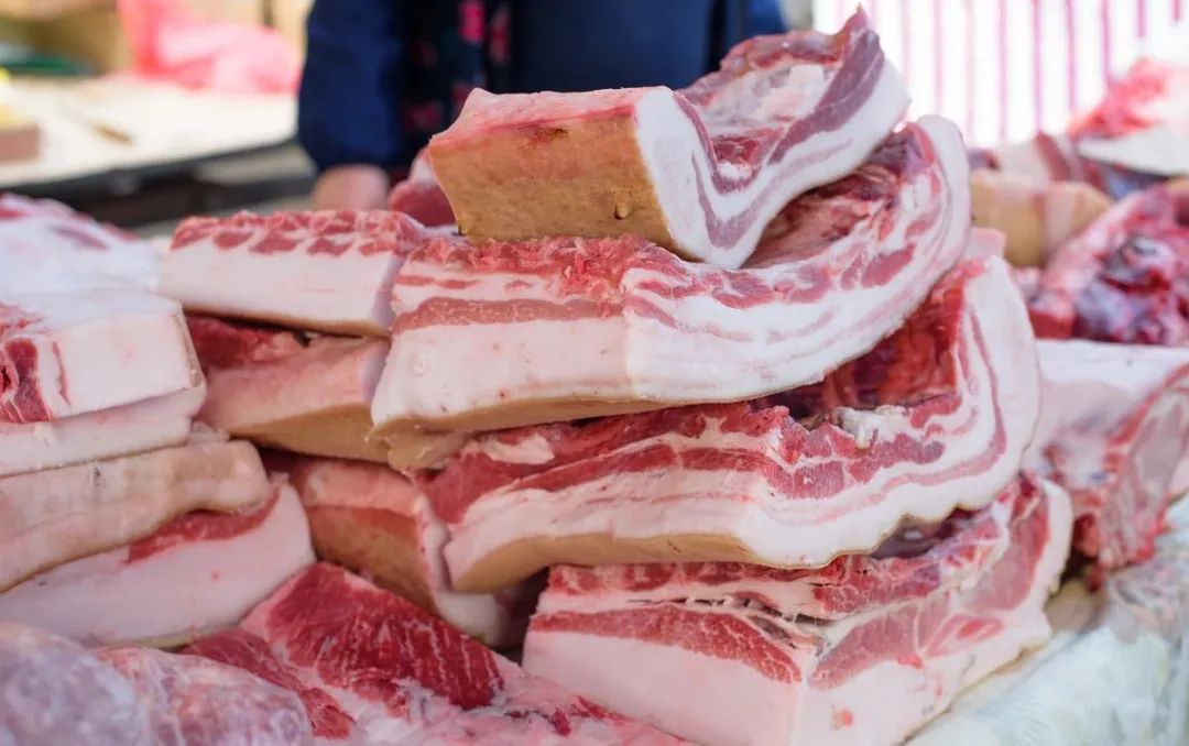 1月7日生猪价格，冻肉来袭，猪价终于开跌！养殖户该卖猪了？