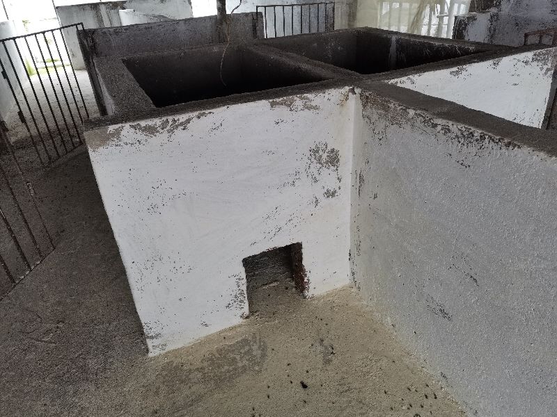养母猪，用地栏给母猪产仔，这样升级，小猪仔的成活率也不低