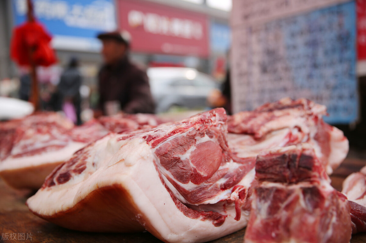 22日10公斤仔猪价格：猪价肉价连降，为何仔猪“屹立不倒”？