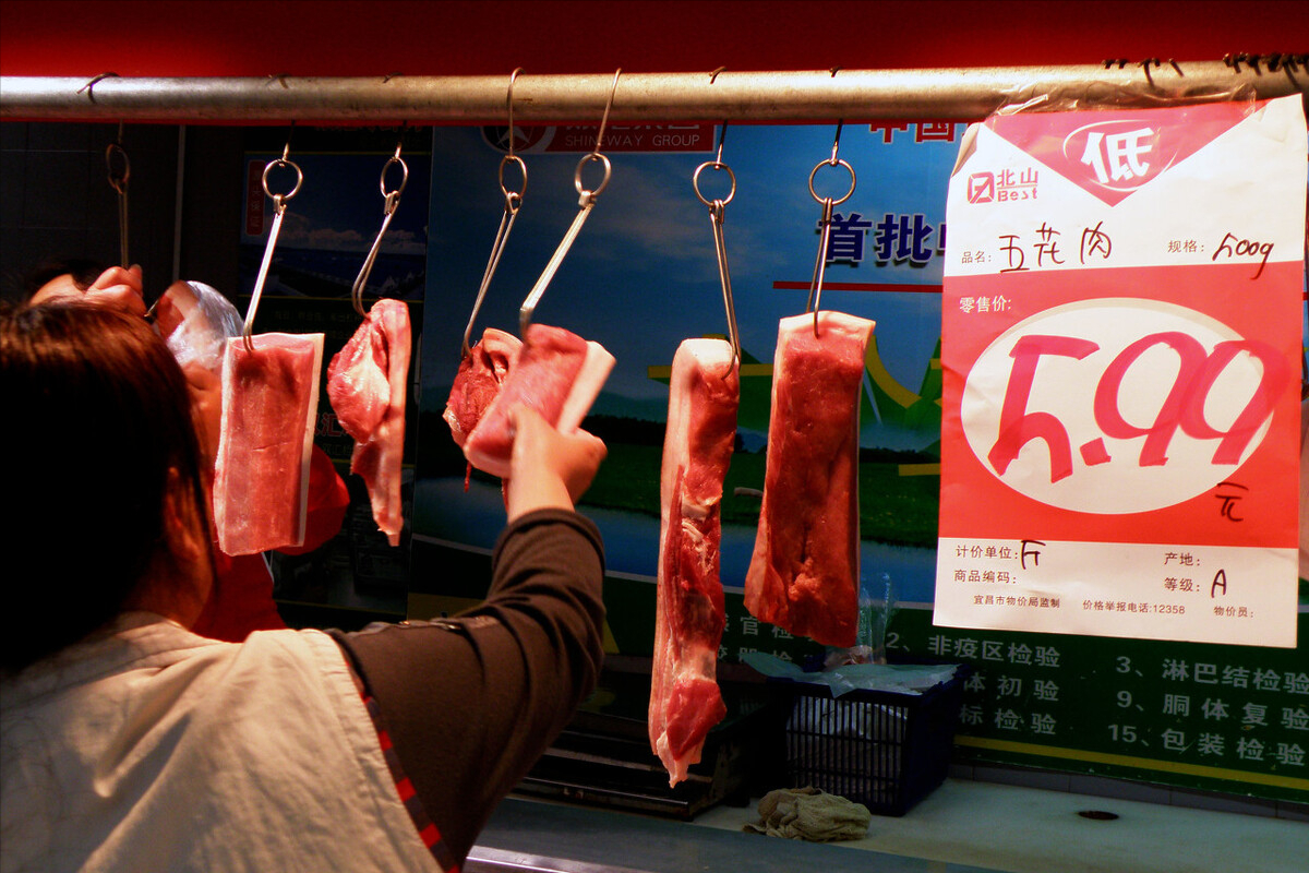 生猪价格“应声而跌”，进口猪肉9元/斤，五一猪价还有得涨？