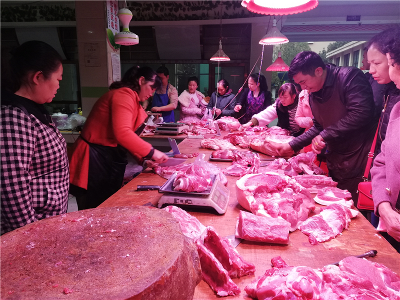 猪肉价格真降了记者实探济南菜市场比春节期间便宜近一半