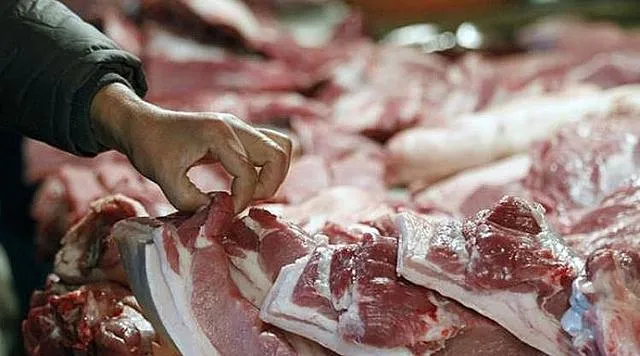 猪价跌了养猪大户们坐不住了：降成本、生猪期货套保，连降22周后，猪肉价格小幅反弹