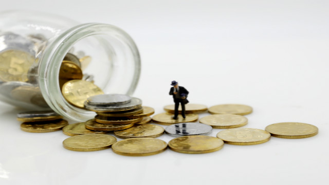 牧原股份年底及明年的成本目标？能繁母猪存栏今年是否会大幅增长？公司对下半年及明年的生猪价格怎么判断？