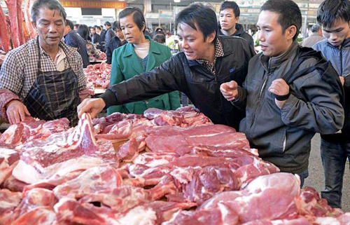 猪肉价格持续下跌，老百姓为什么却不买账？主要原因有三个