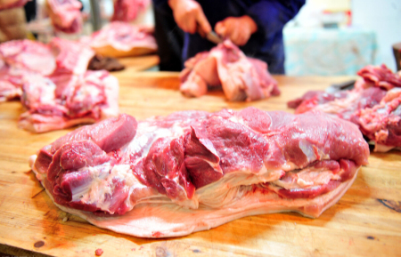 广西贺州公安查获非法屠宰猪肉3600多斤，当场抓获6名涉案嫌疑人！