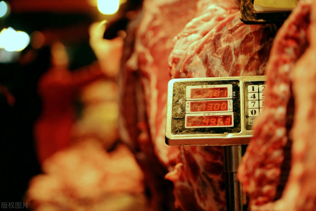 如今猪肉价格持续下挫，我们到底还能吃多久便宜肉？