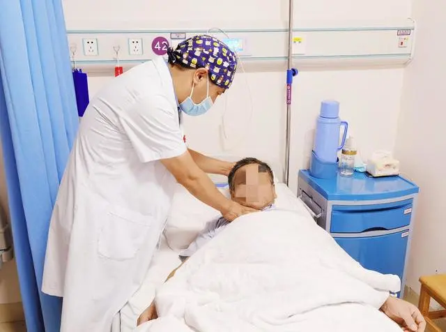 猪“热死”了低价出售？湖南一男子买回炼油，结果全身剧痛差点没命