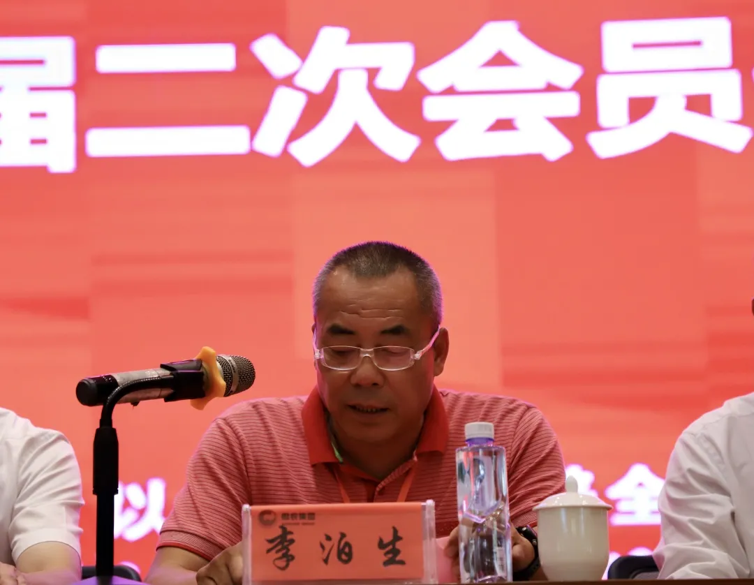 “以农为傲 滋养全球”，为适应集团二次创业新形势发展需要，傲农工会召开第二届会员代表大会