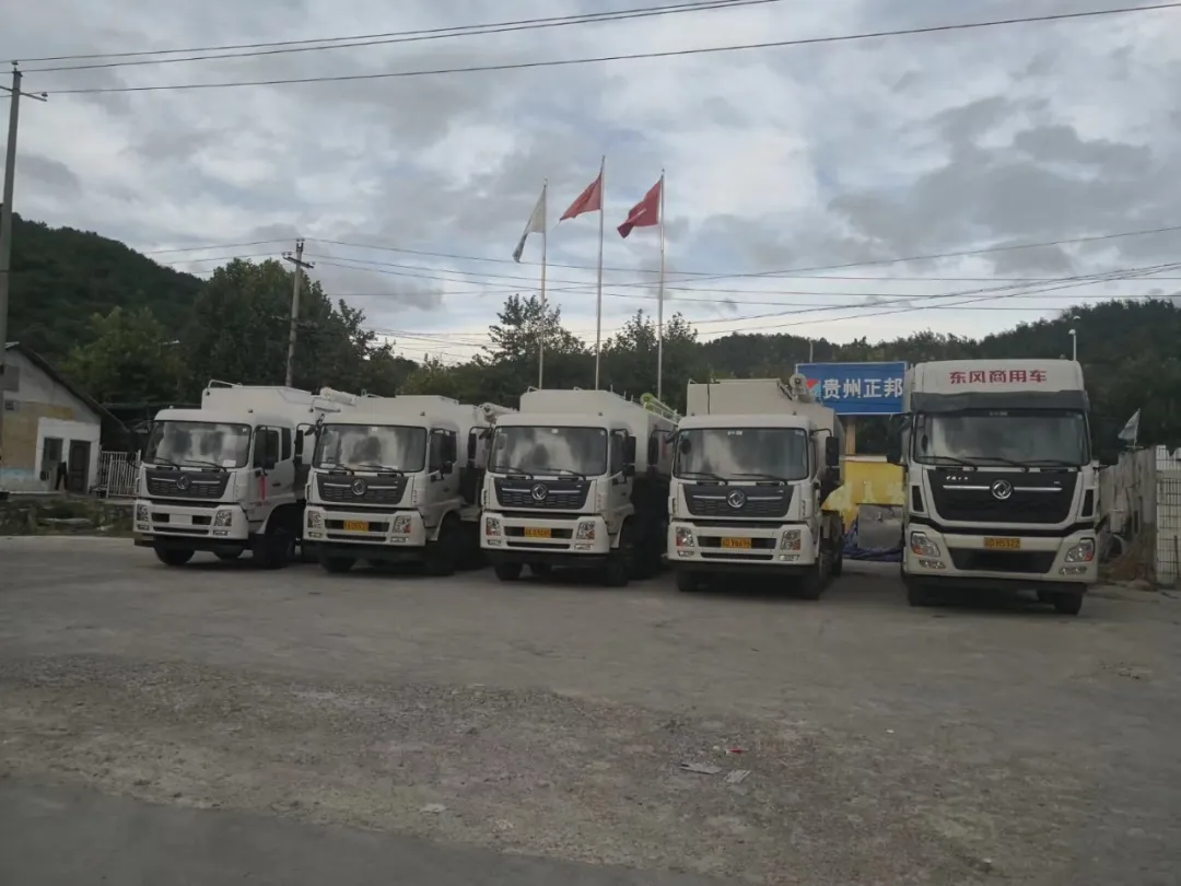 正邦饲料运输车