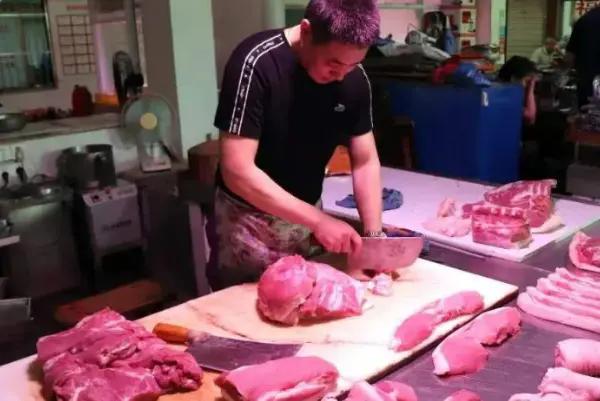 8国猪肉不再出口中国，中国肉类市场何去何从？俄罗斯：慌什么