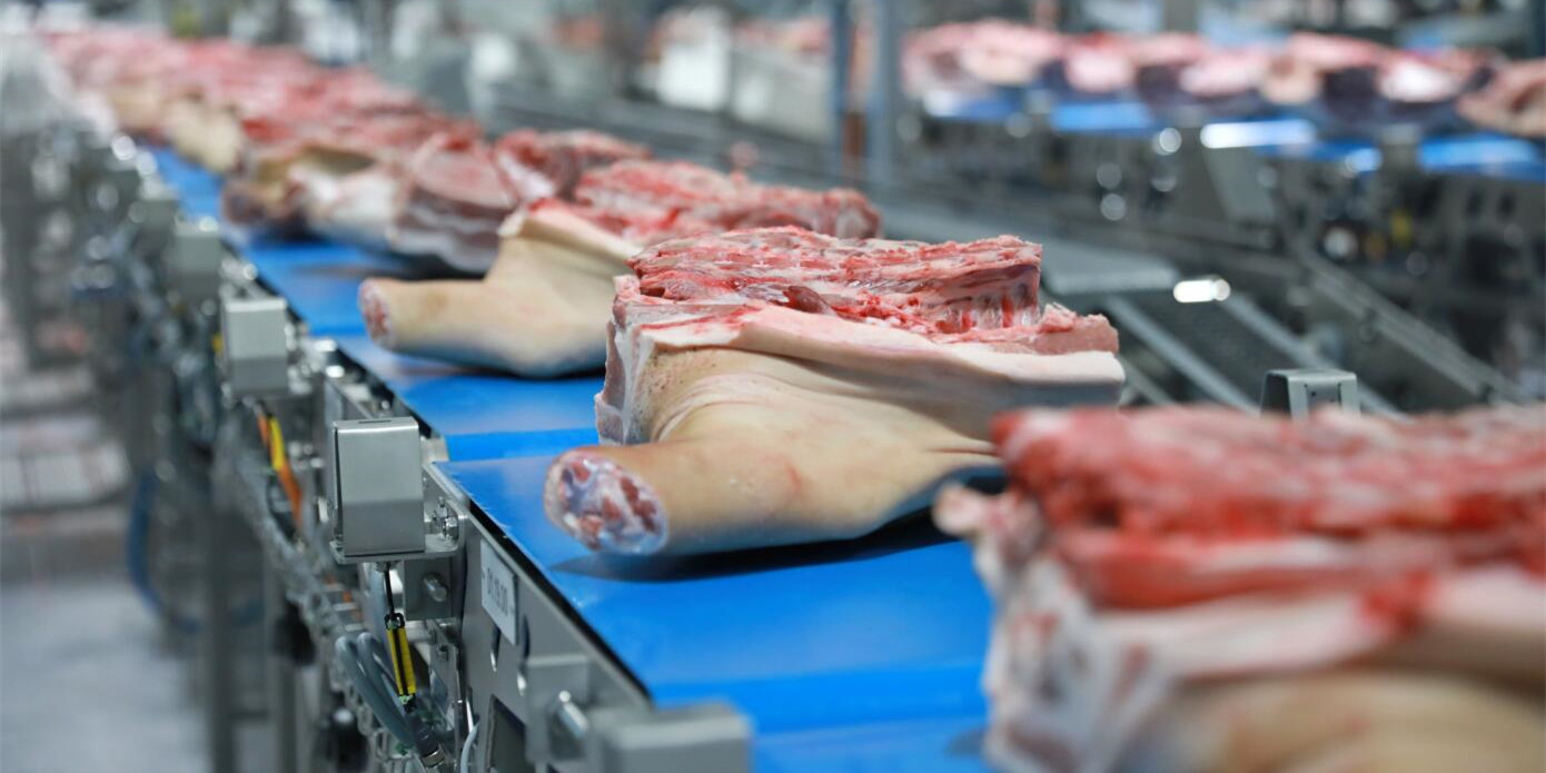 株洲市公安局查获一起非法屠宰贩卖生猪的案件，查获未经检验的生猪肉400余斤
