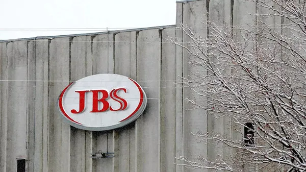 世界最大的肉类加工商JBS警告称劳动力短缺将阻碍肉类生产