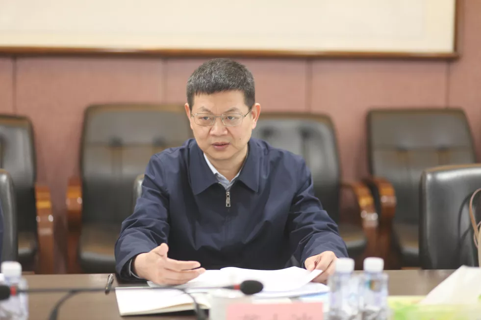 湖南省现代农业集团党委副书记、副董事长、总经理龚小波一行到新五丰调研