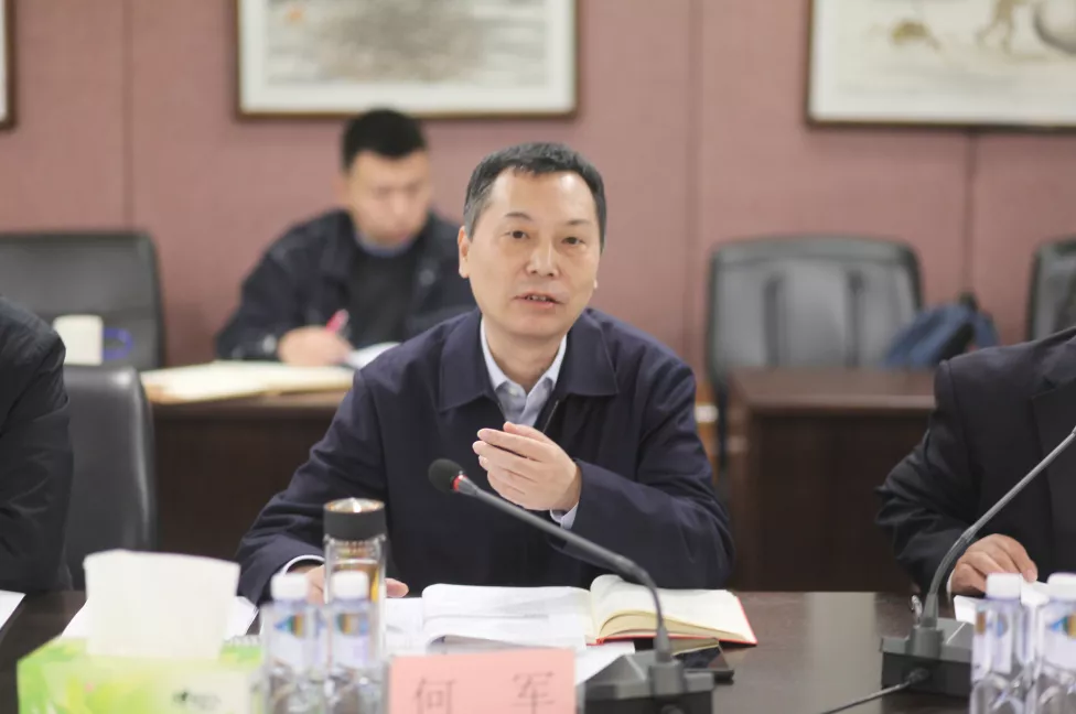 湖南省现代农业集团党委副书记、副董事长、总经理龚小波一行到新五丰调研