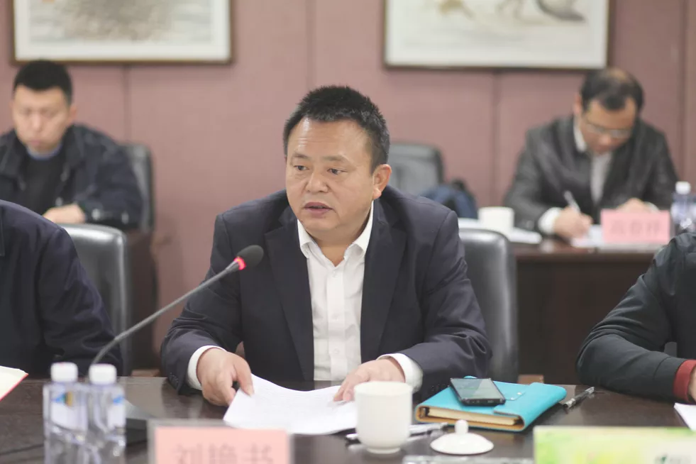 湖南省现代农业集团党委副书记、副董事长、总经理龚小波一行到新五丰调研