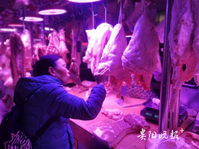 春节临近，贵阳市场猪肉价格平稳，一斤比去年便宜10元左右