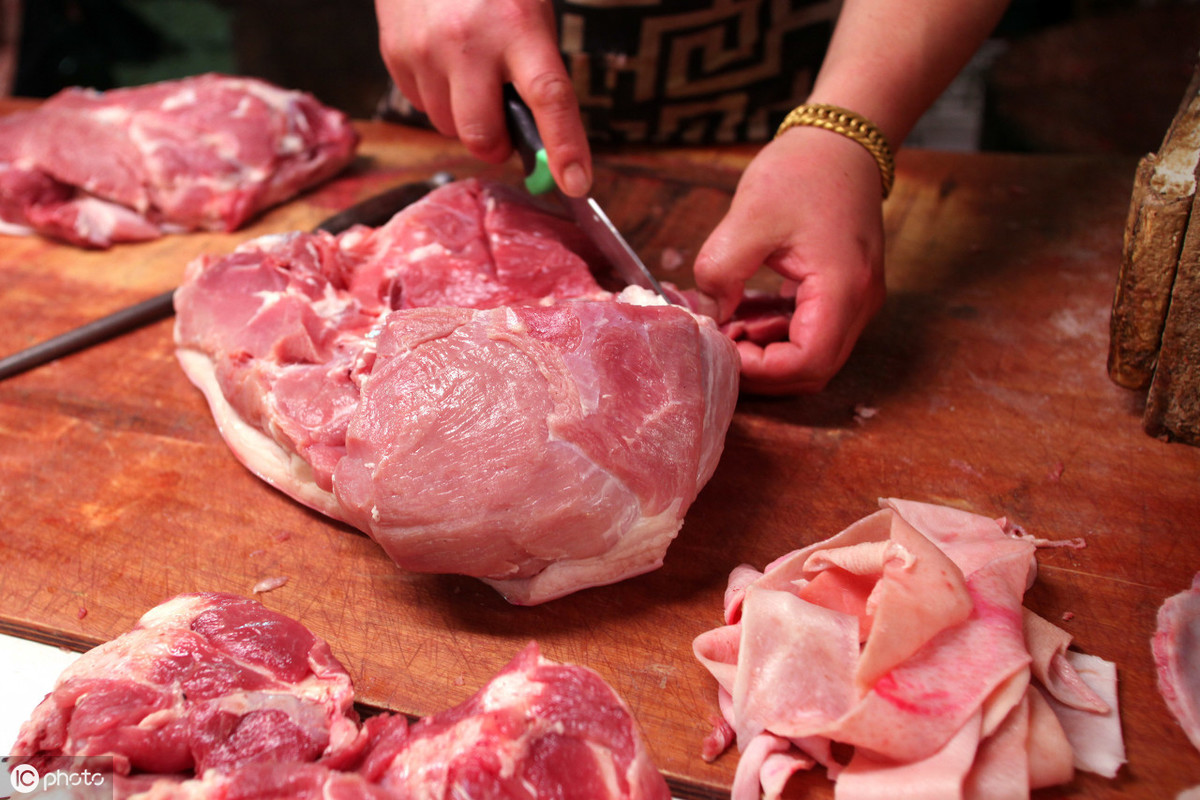 线上及线下猪肉销售量下滑，需求表现平平，未来猪价或不如预期！