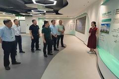 襄阳市襄州区副区长李伟一行来回盛生物访问交流