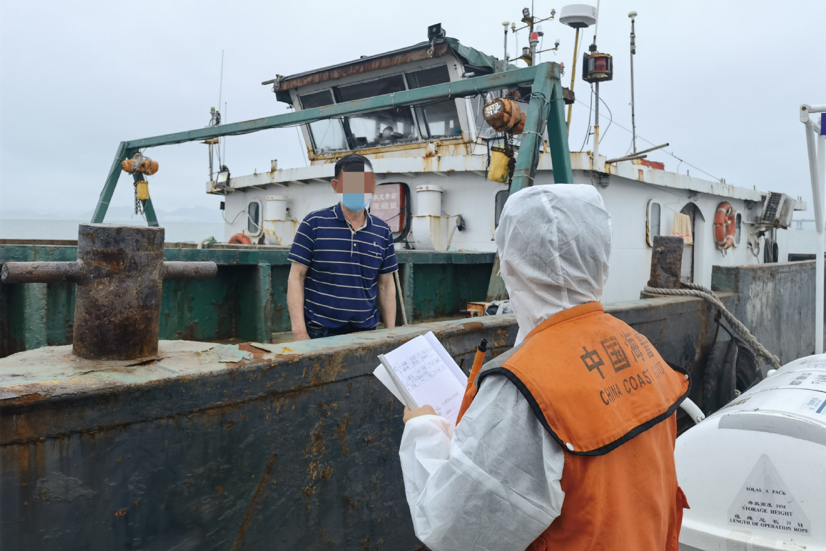 浙江海警局查获两起海上走私冻品案，扣押700吨冻品！