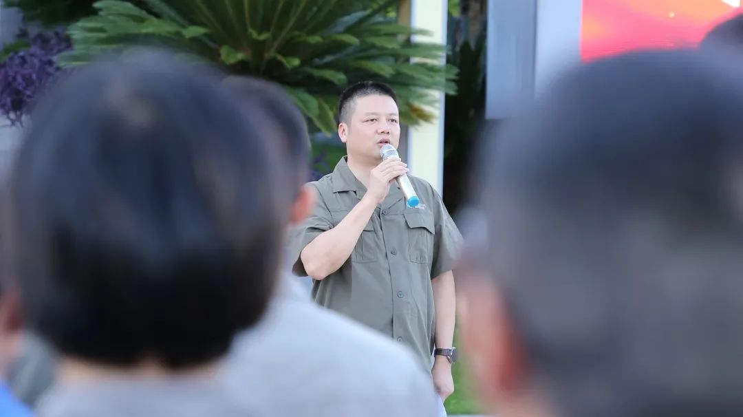 经营管理部部长邱江作动员讲话