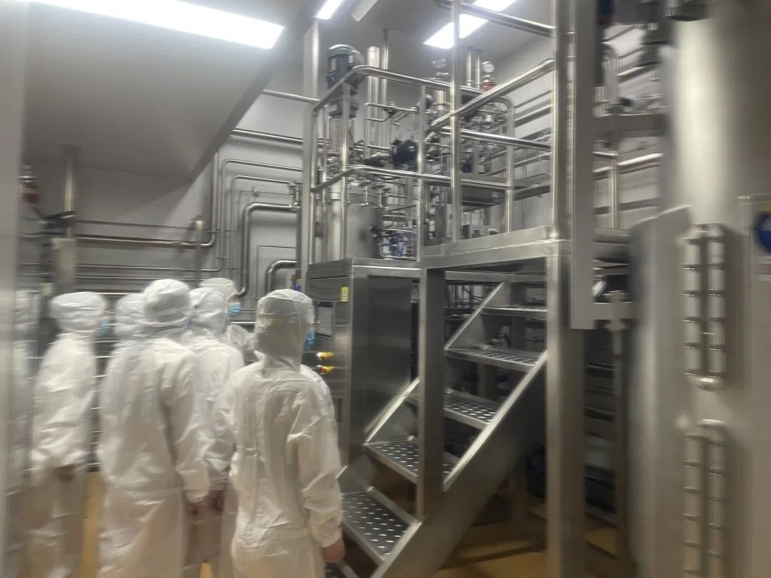 参观悬浮培养及抗原纯化生产线
