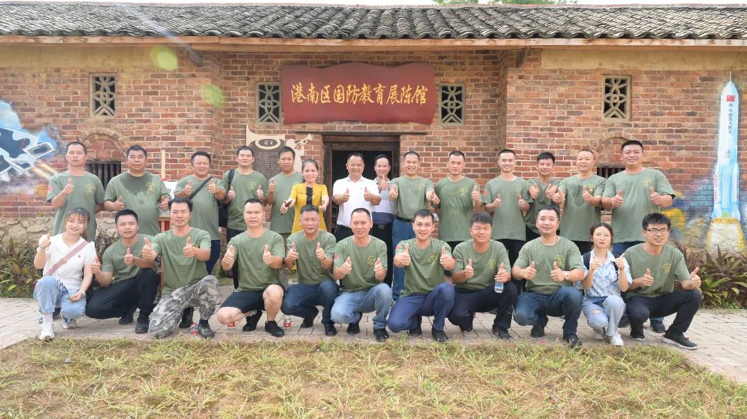 党旗飘飘迎八一