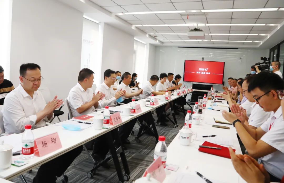 贵阳市委书记胡忠雄一行莅临特驱集团考察交流