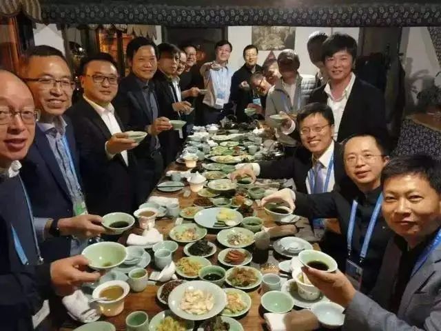 2016年乌镇互联网大会上，网易黑猪肉被摆上了“互联网业半壁江山全在”的饭局餐桌