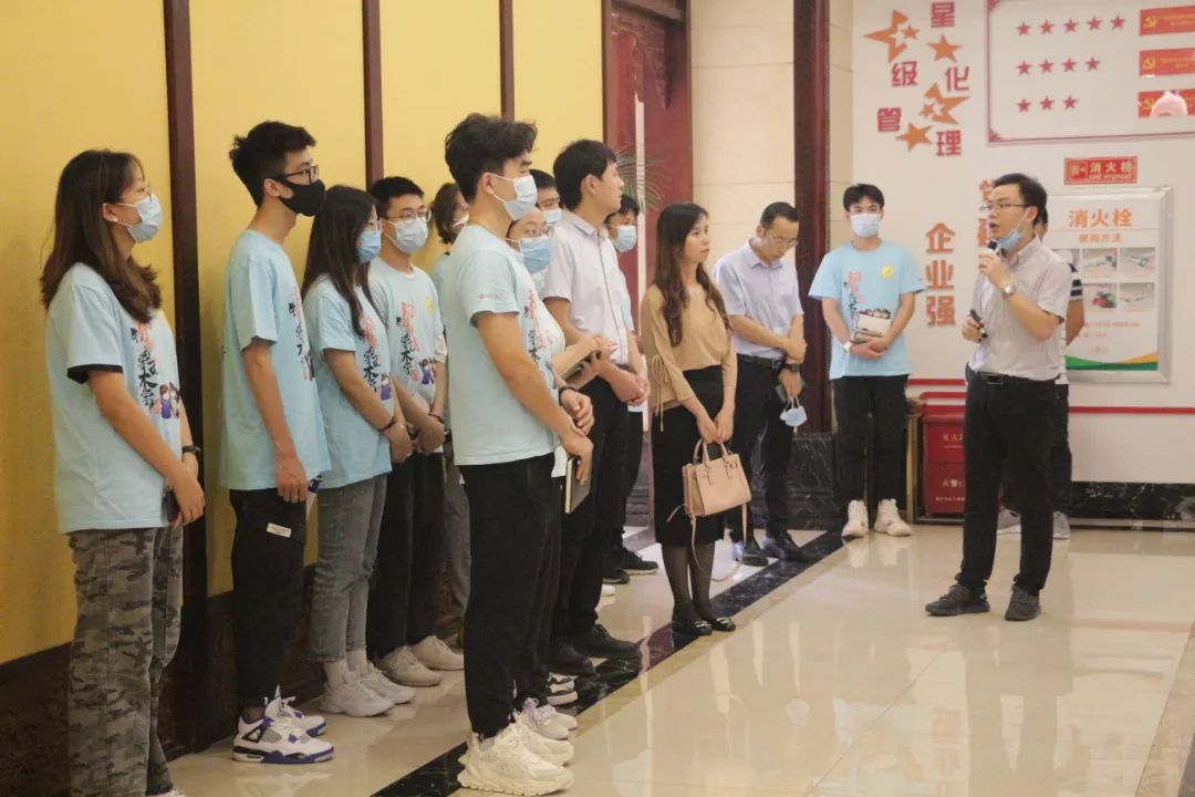 广西大学动物科学技术学院师生一行到扬翔公司参观调研
