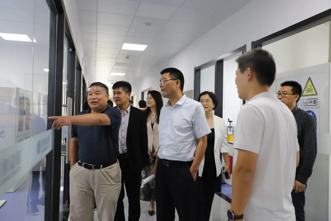 吉林大学动物医学学院与齐鲁动保在济南举办“研究生实践基地”“产学研合作基地”挂牌仪式